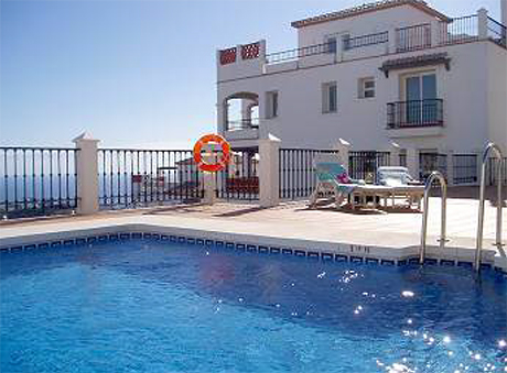 Lejligheder med Panoramaudsigt til salg i Calahonda på Costa del Sol swimming pool